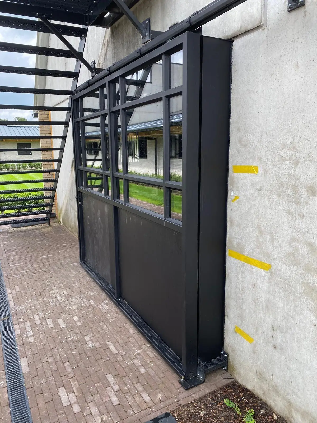 Paardenstallen in Zandhoven, opgeleverd