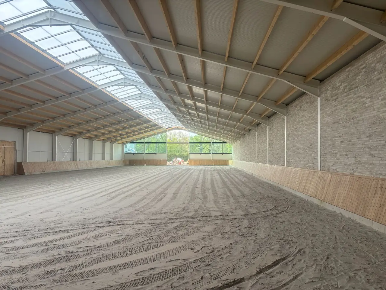 Paardenstallen in Zandhoven, opgeleverd